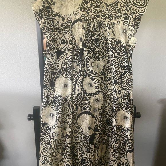 Black & Cream Floral Paisley Button-Up Dress - Picture 8 of 9